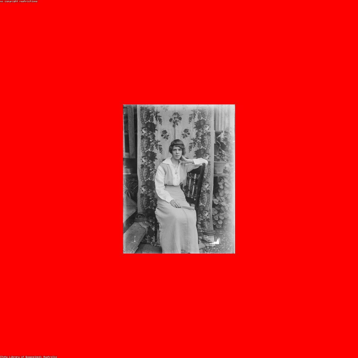 Saia Plissada Essenciais